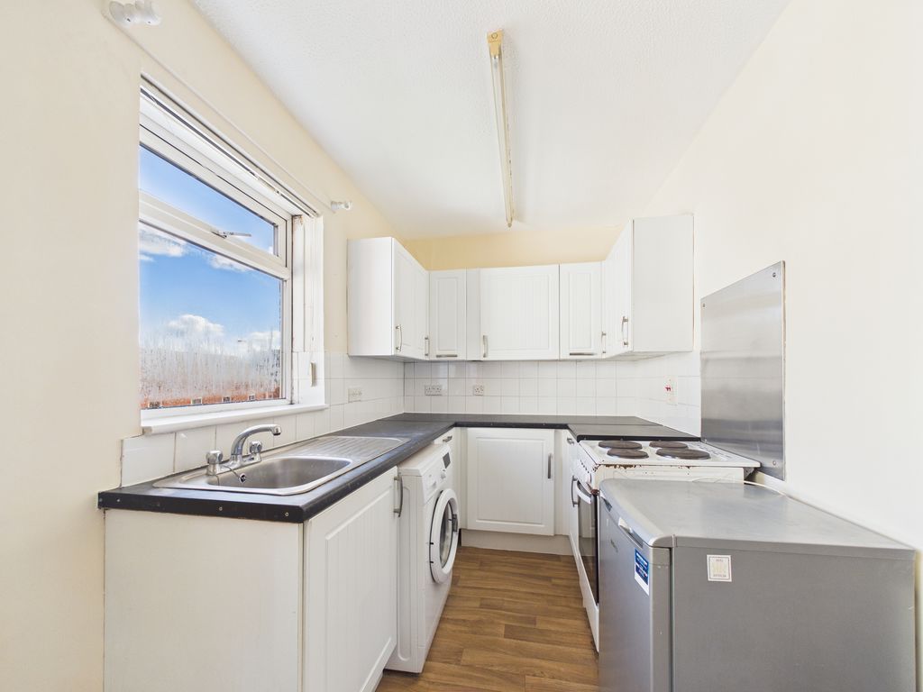 Property photo 2 of 7 Kitchen