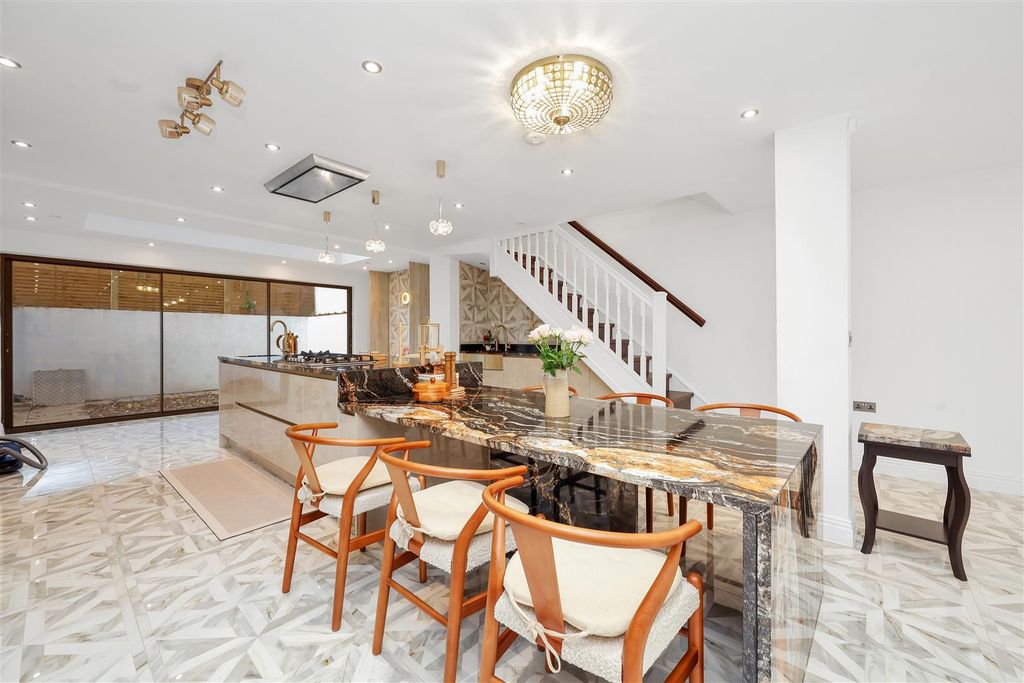 Property photo 3 of 37