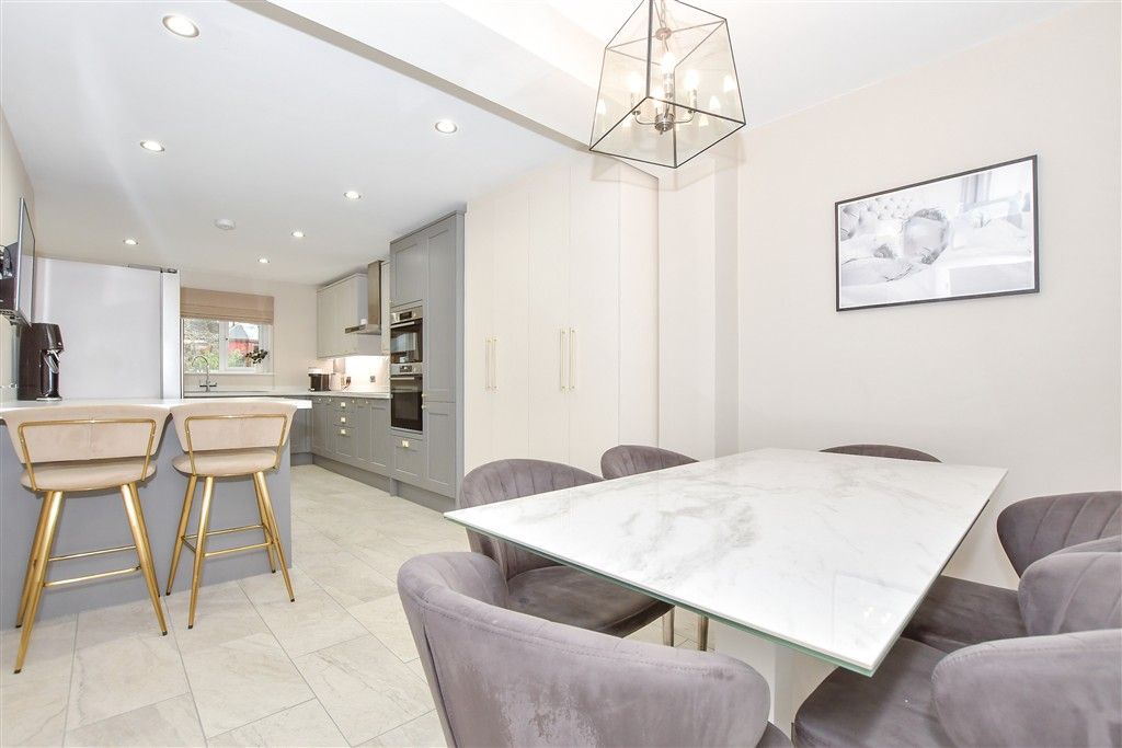 Property photo 3 of 14 Dining Area