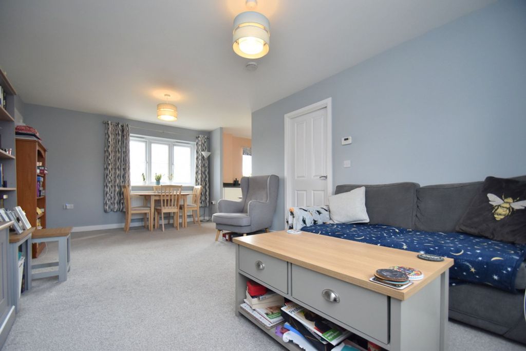 Property photo 3 of 11