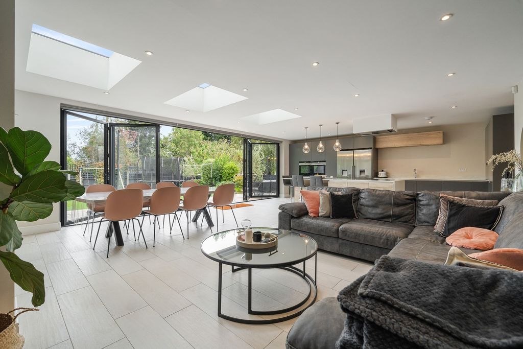 Property photo 1 of 22