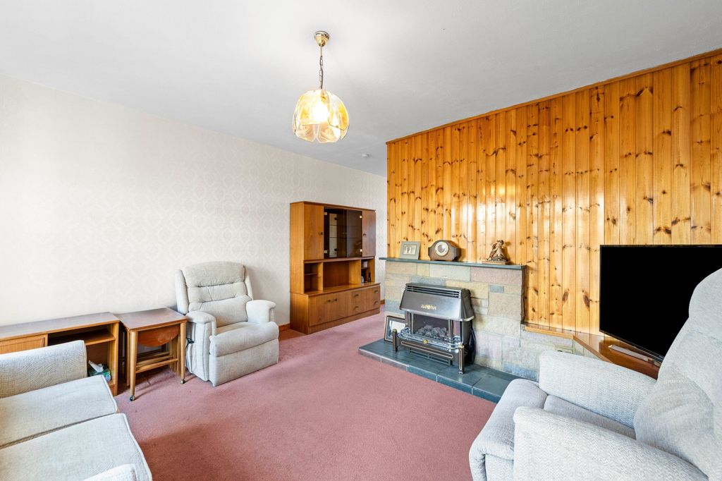 Property photo 2 of 26