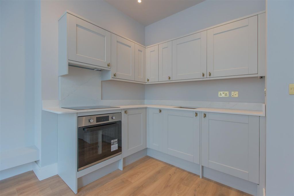 Property photo 2 of 8 Andy HMO -100.Jpg