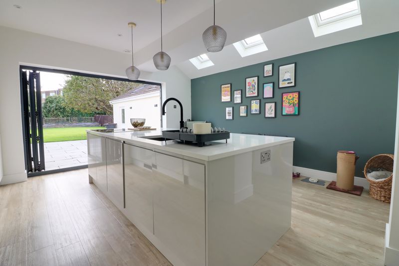 Property photo 3 of 24 Kitchen/Breakfast Room