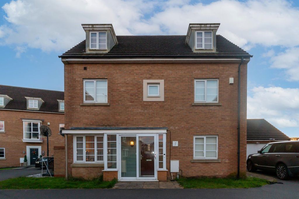 Property photo 2 of 23