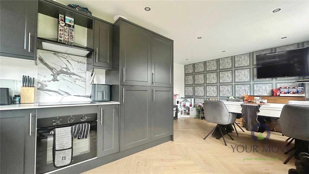 Property photo 2 of 15 Picture No. 12