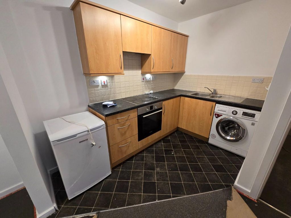 Property photo 3 of 9 Kitchen