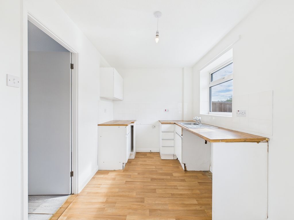 Property photo 3 of 13 Kitchen