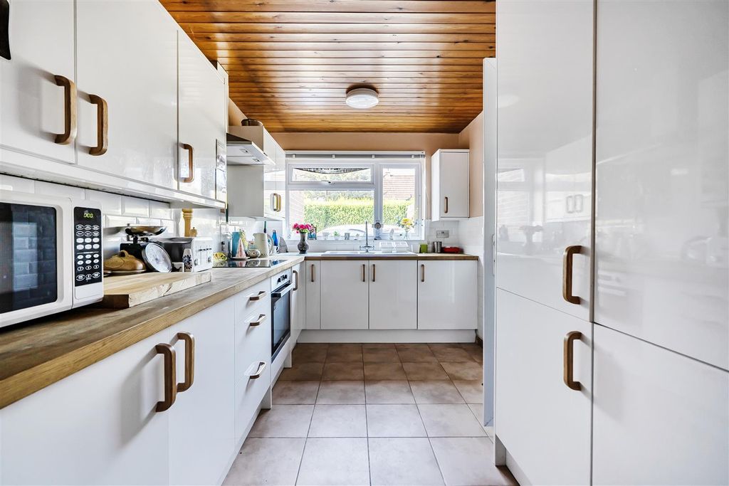 Property photo 2 of 10 1471149-11-6A4F83F229ce7.Jpg