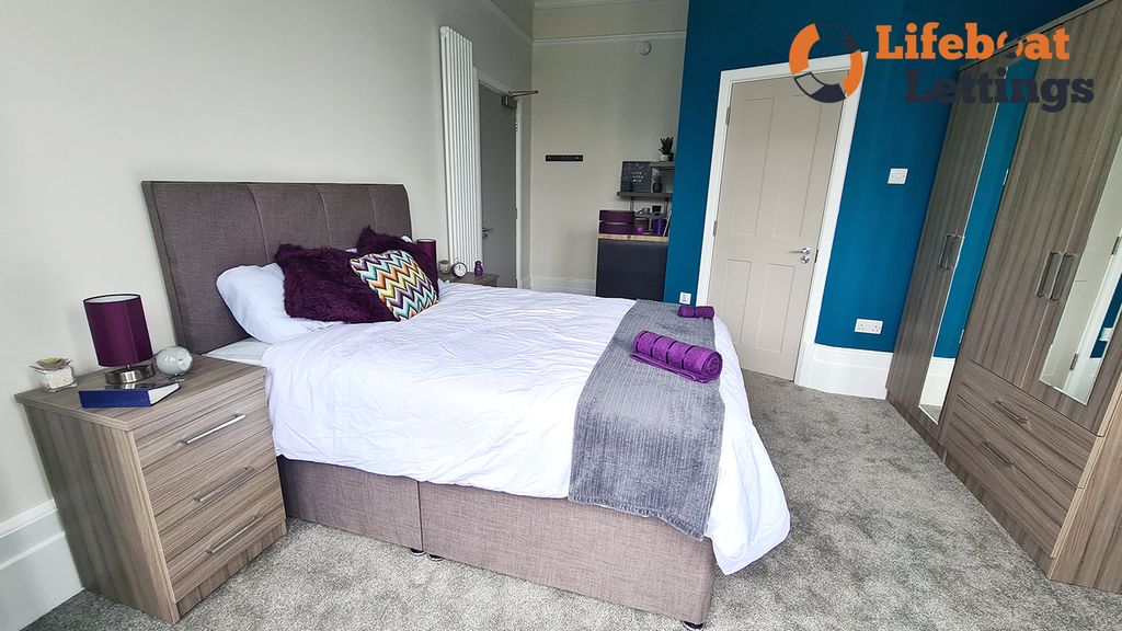 Property photo 3 of 11 Bedroom 1c