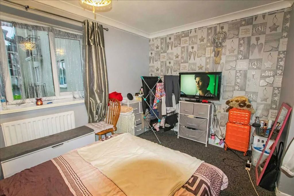 Property photo 3 of 6