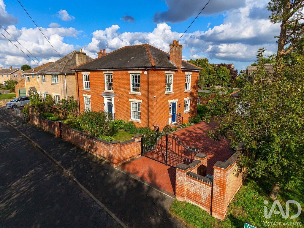 Property photo 1 of 44