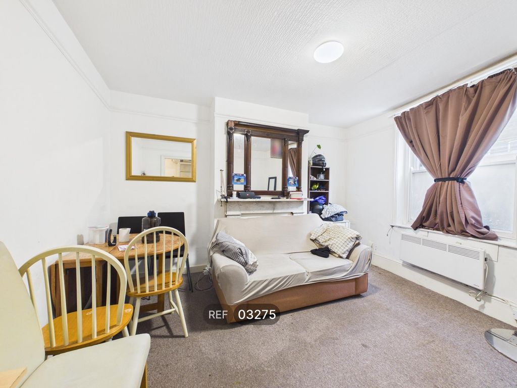 Property photo 1 of 12 Living Room