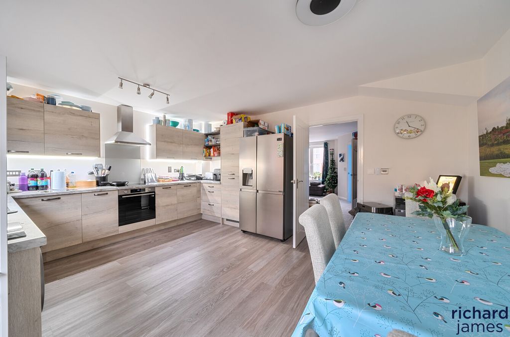 Property photo 3 of 13 F6015c29E6444974Ae1c9F2285Cea129