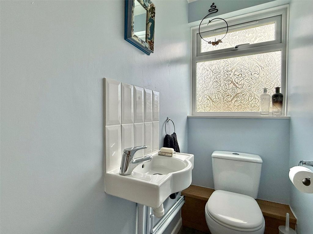 Additional image 13 of 2 bed flat for saleManderley, Sea Road, Milford On Sea, Lymington SO41