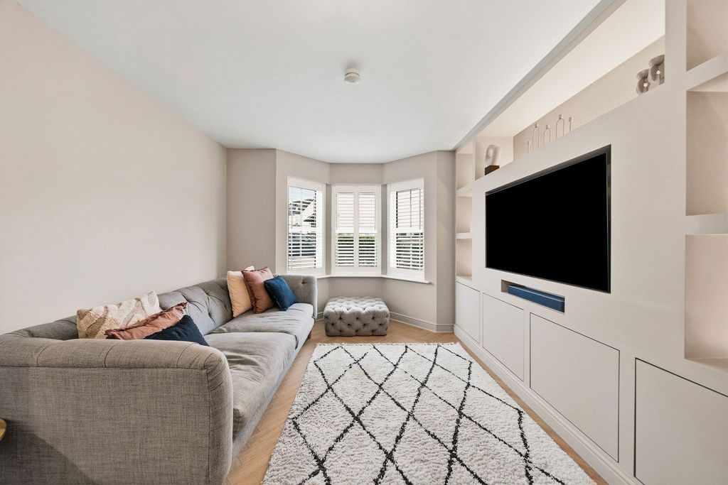 Property photo 3 of 64