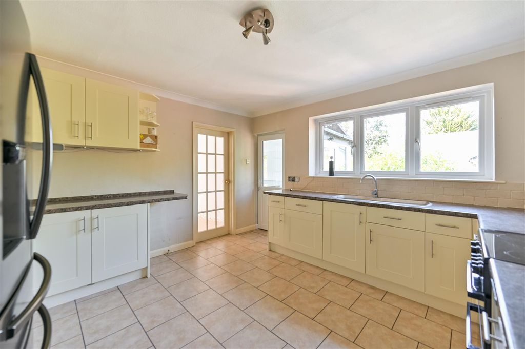 Property photo 3 of 22