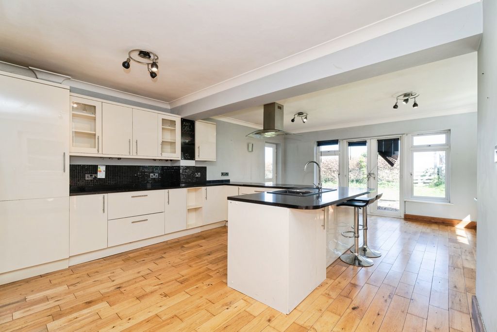 Property photo 3 of 16 Pbox-Img.Jpg