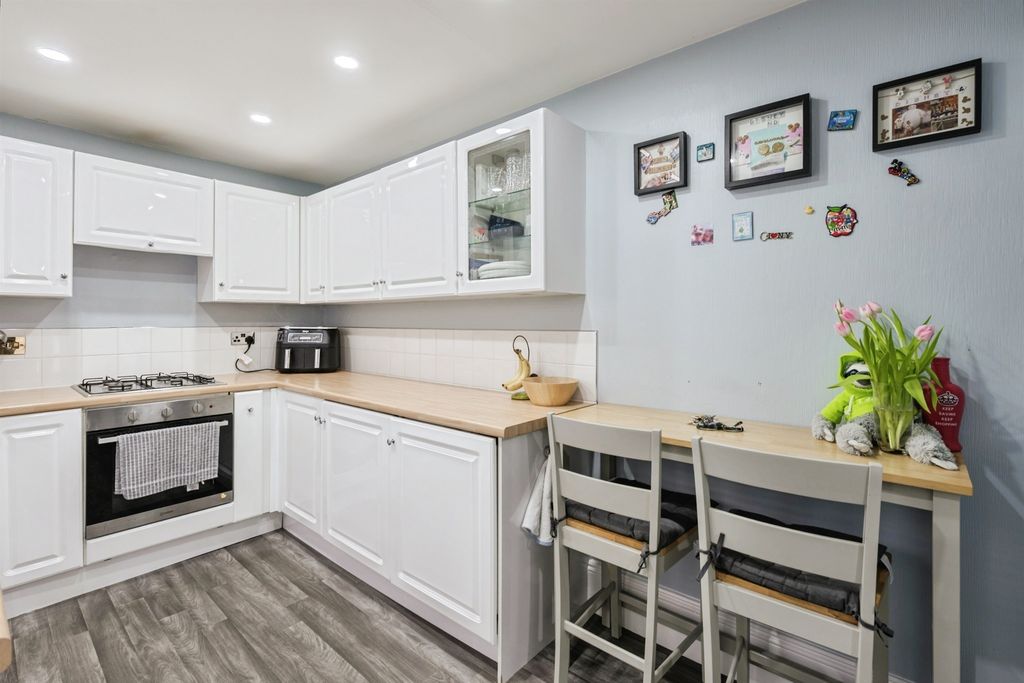 Property photo 3 of 20