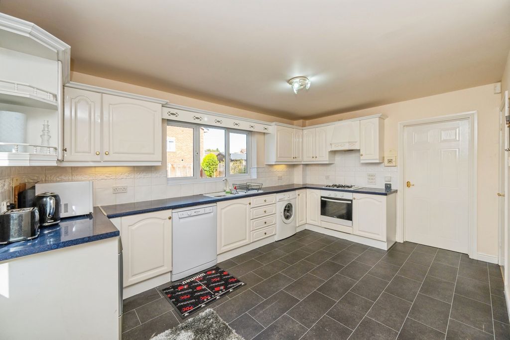 Property photo 2 of 27 Pbox-Img.Jpg