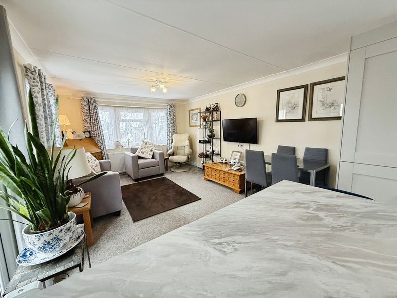 Property photo 3 of 8 Lounge