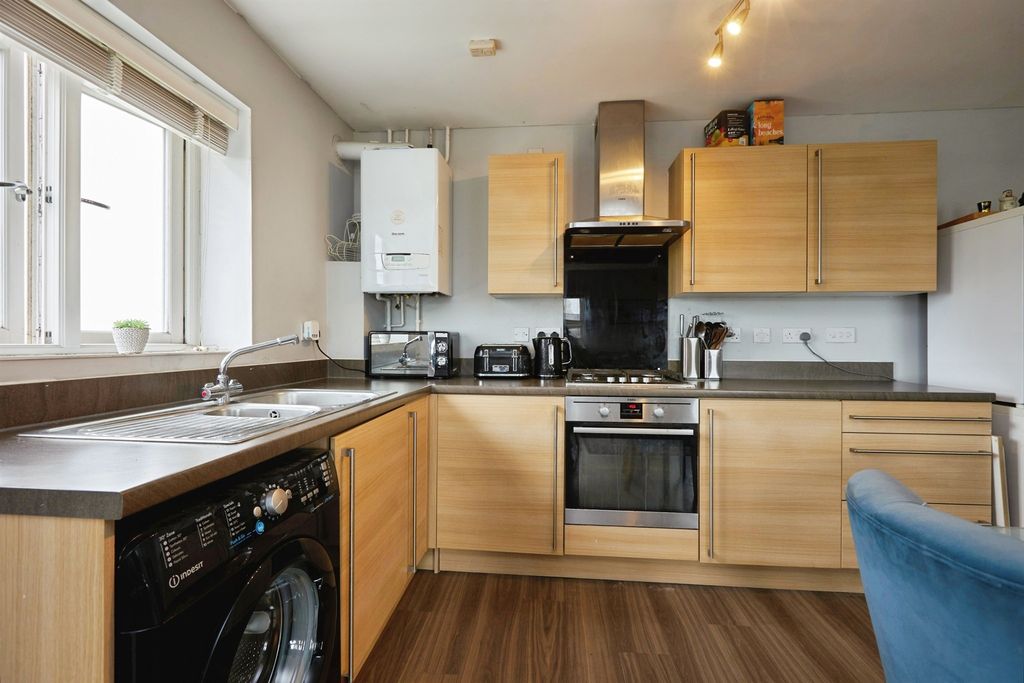 Property photo 3 of 11