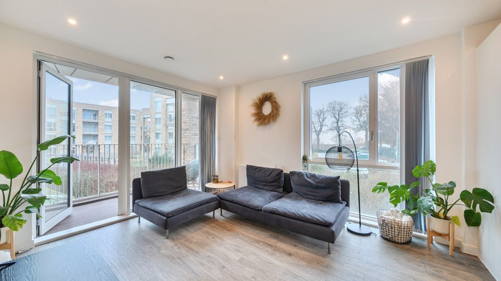 Property photo 1 of 20