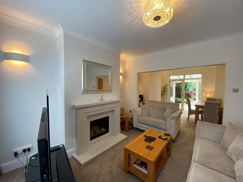 Property photo 3 of 17 Lounge
