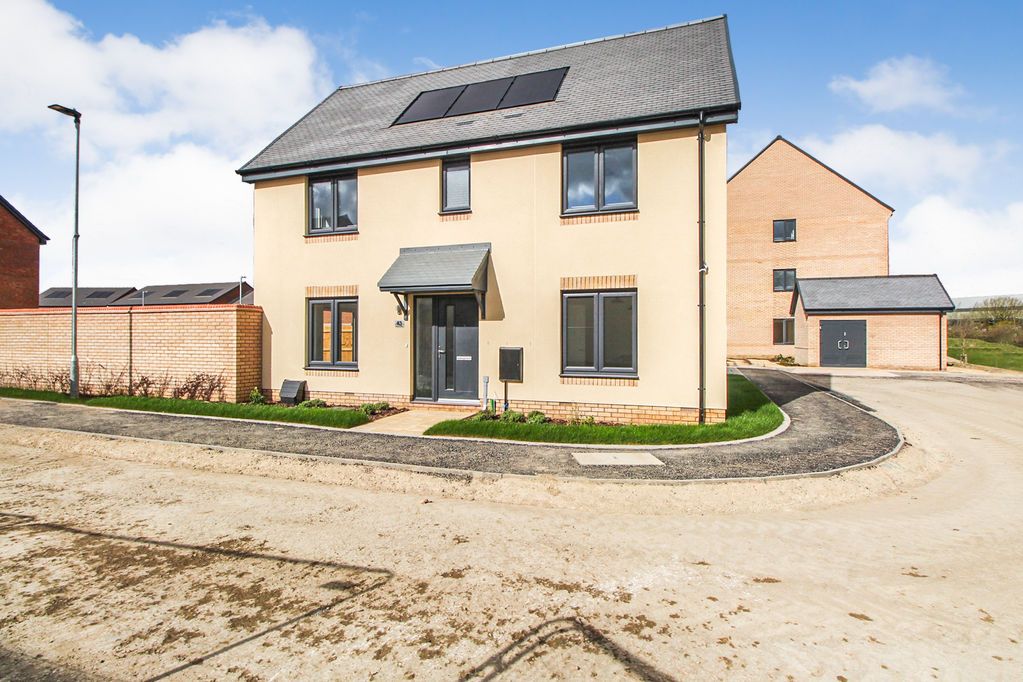 Property photo 1 of 18 Front