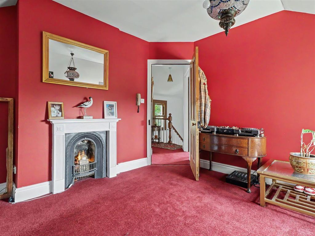 Property photo 3 of 20 Snug