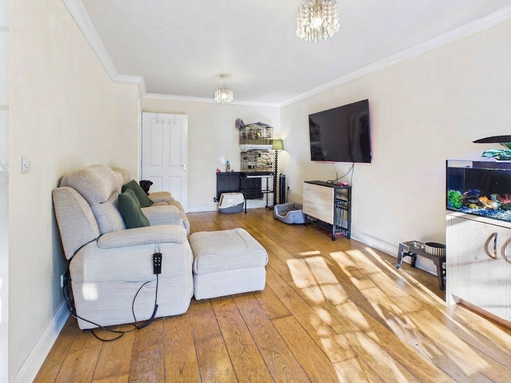 Property photo 3 of 6 Living Room