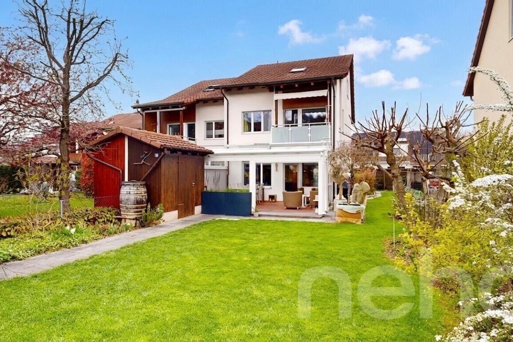 Property photo 2 of 12