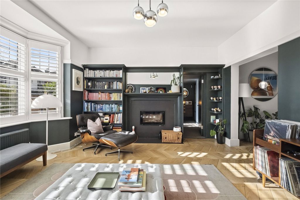 Property photo 2 of 19 Picture No. 29