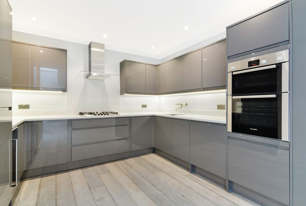 Property photo 3 of 18 979743