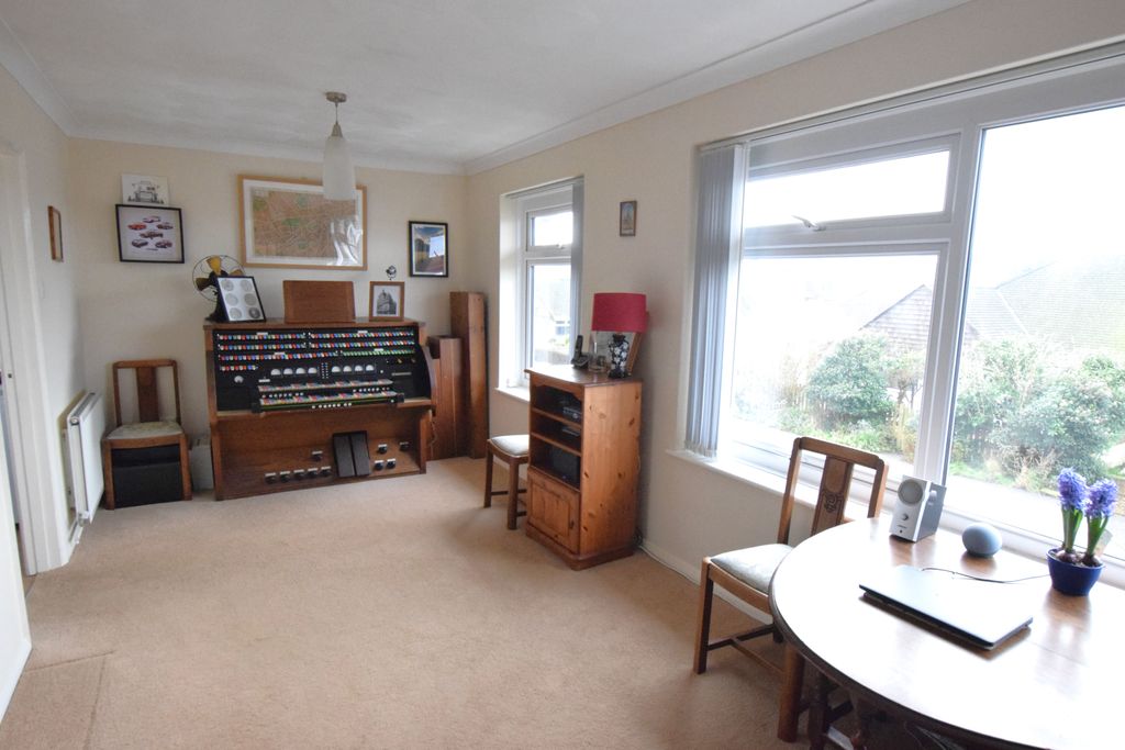 Property photo 3 of 15 Living Room (2)