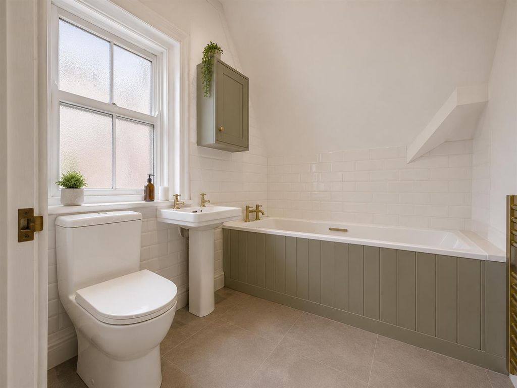 Property photo 3 of 18 8A2A6A16-5Ca8-4727-A142-32245A939868.Png