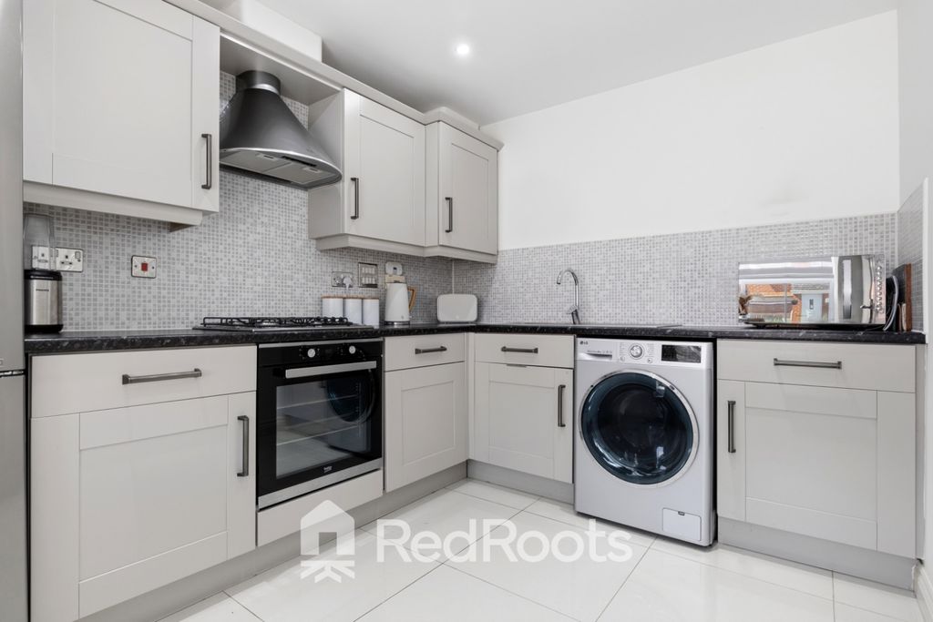 Property photo 3 of 25 5280823