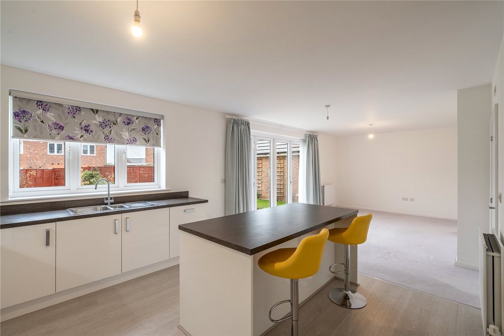 Property photo 3 of 46 Picture No. 11