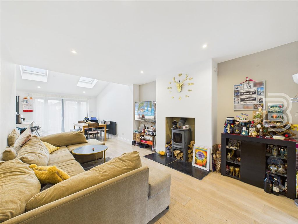 Property photo 3 of 27 Cam05587G0-Pr0084-Still011.Jpg