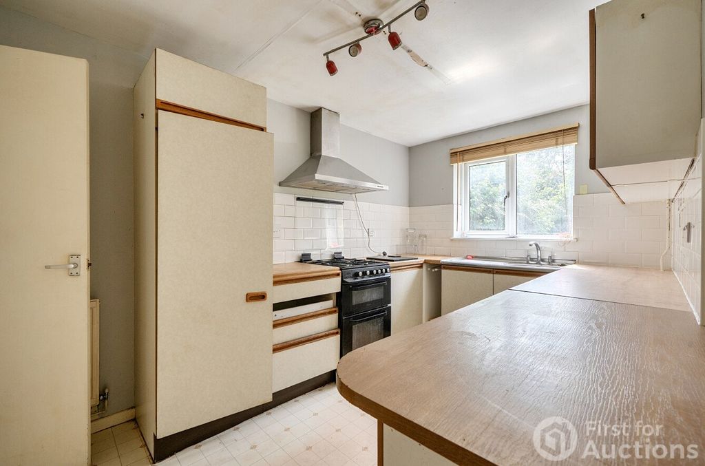 Property photo 2 of 16 Picture No. 30