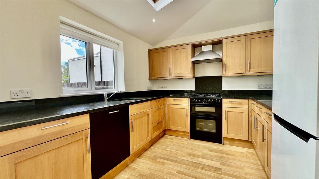 Property photo 3 of 16 Kitchen