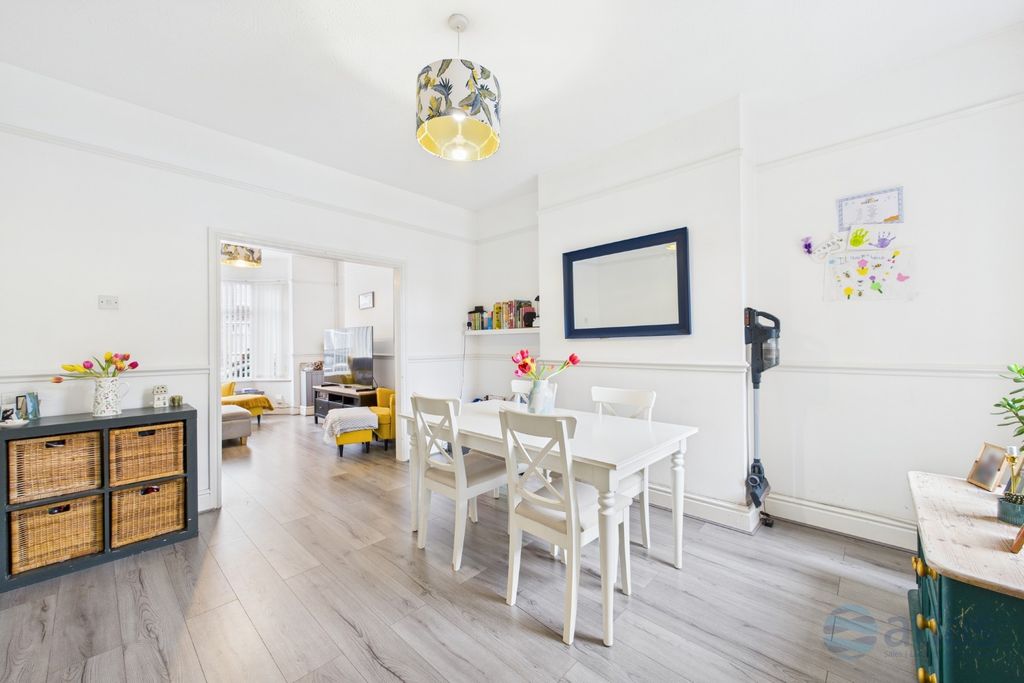 Property photo 3 of 18 Dining Room