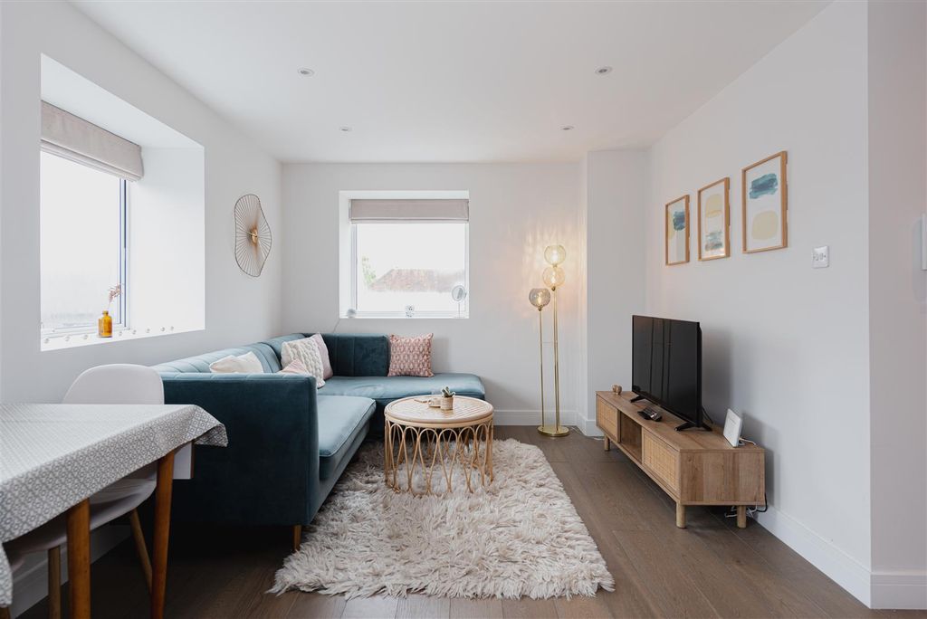 Property photo 2 of 13 Glen House