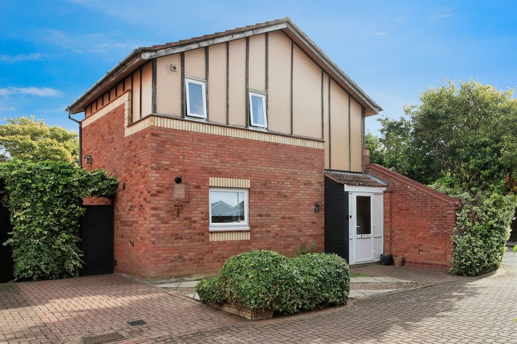 Property photo 1 of 17 Outside