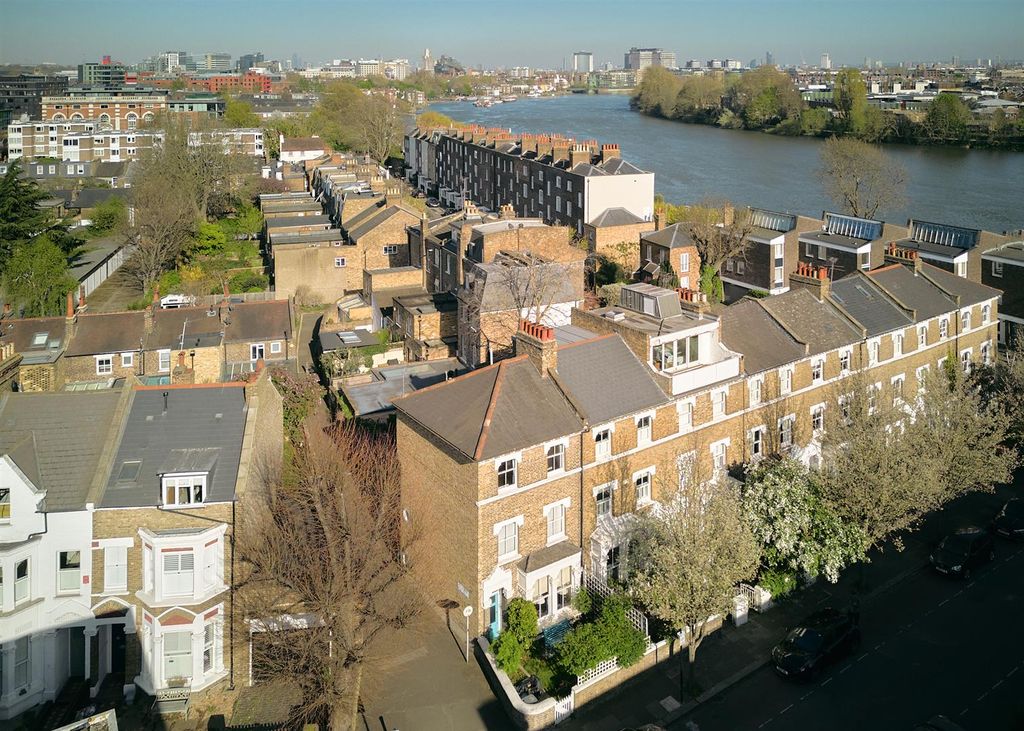 Property photo 1 of 37