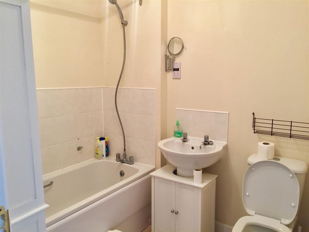 Property photo 3 of 6 Bathroom