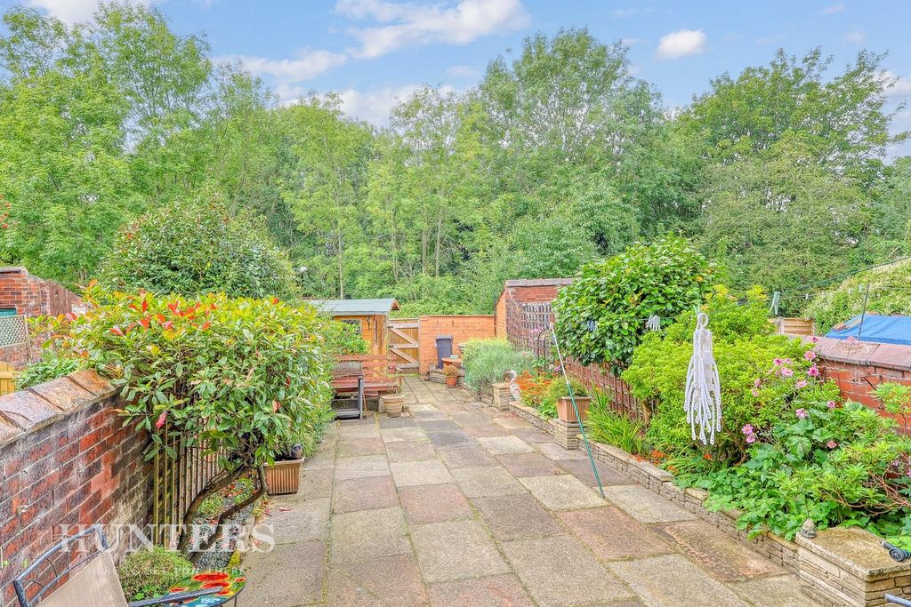 Property photo 2 of 18 Garden