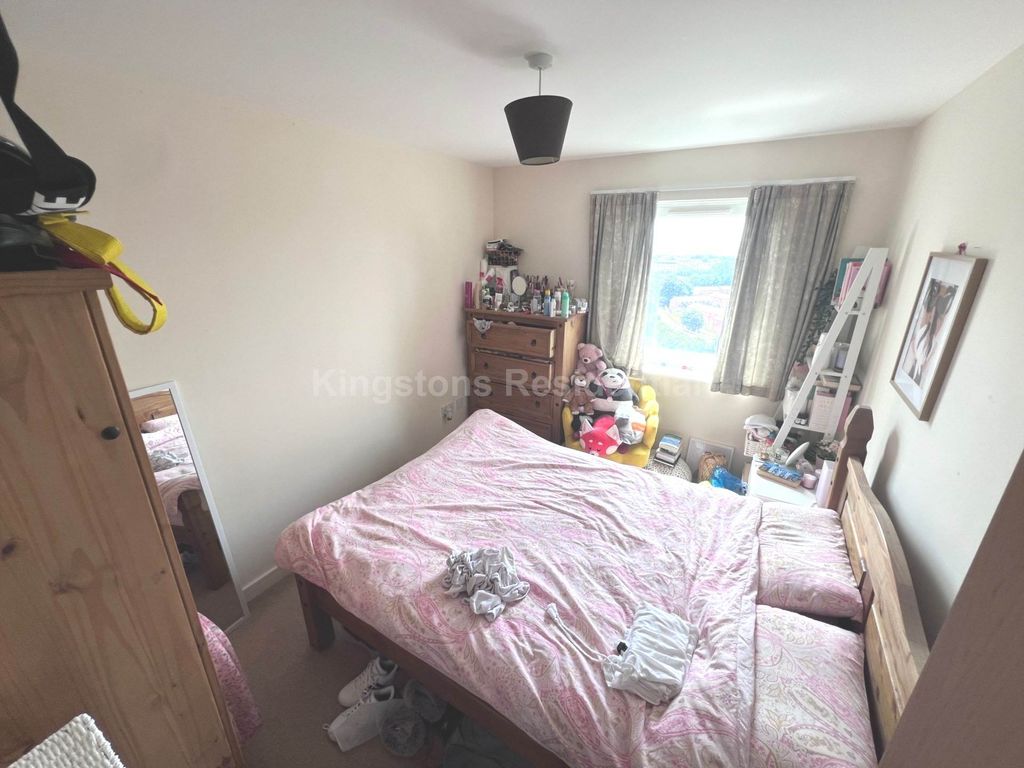 Property photo 3 of 6