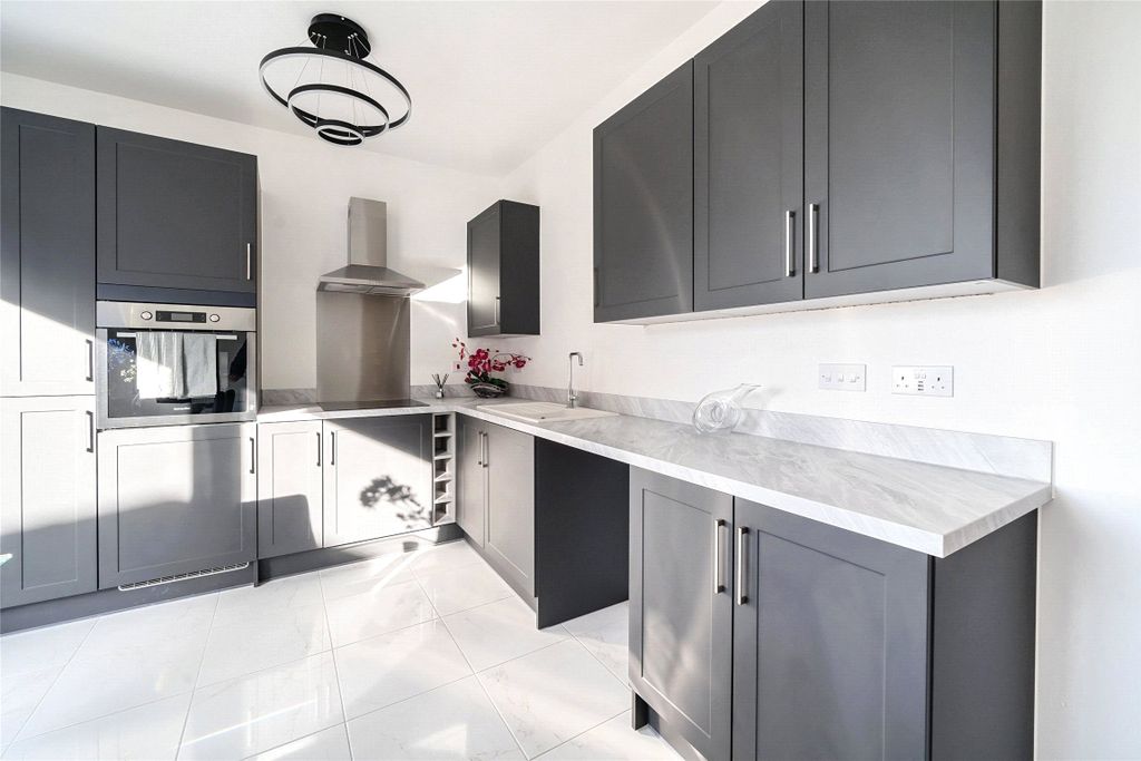 Property photo 3 of 18 Kitchen