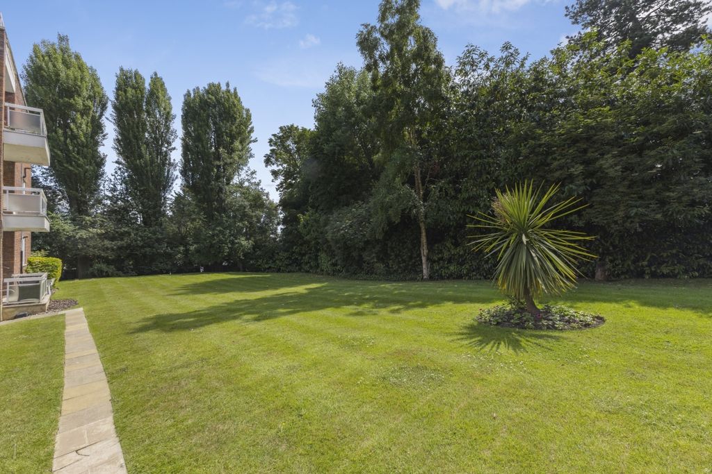 Property photo 2 of 16 93830_Flat 14 Lea...